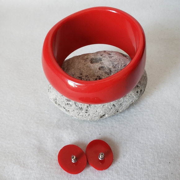 Vintage Cherry Red Wave Bangle and Earrings Set - Picture 4 of 16